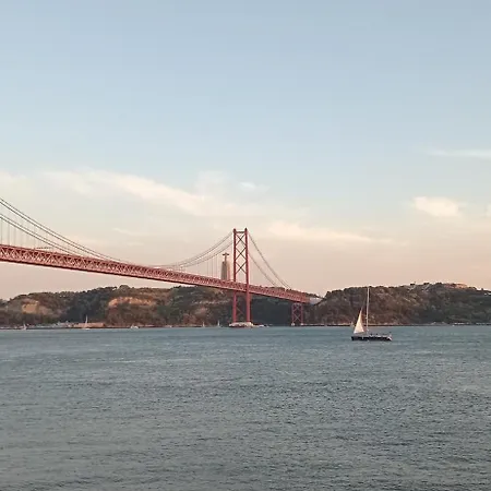 בית הארחה Alcantara Lx ליסבון